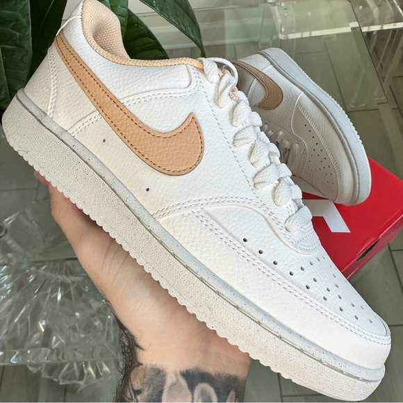 NEW NIKE COURT SNEAKERS TAN CREAM - Picture 1 of 3